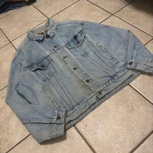 Vintage Levi’s Denim Trucker Jacket Light Wash Red Tab Paper Tag USA
